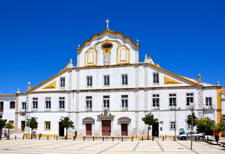 Camara building in old town portimao